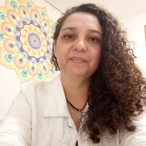 Psicóloga Liz Pereira. Especialista em Saúde Mental. CRP 06/127611. Atendimento on-line. Abordagem Psicanalítica Freudiana em São Paulo